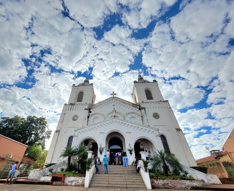 La catedral Nuestra Señora de la Encarnación, protectora de la capital de Itapúa.