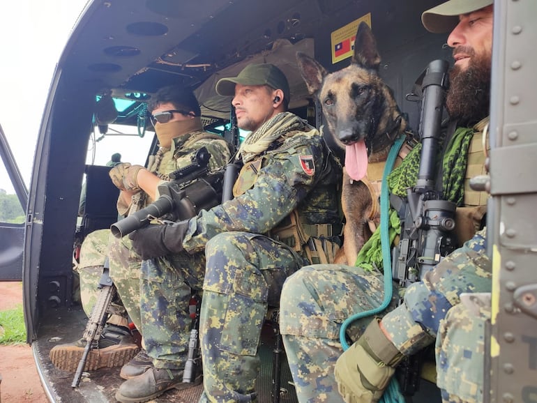 Agentes de la Senad durante un allanamiento en el marco de la operación "Ignis", el pasado sábado en Canindeyú.