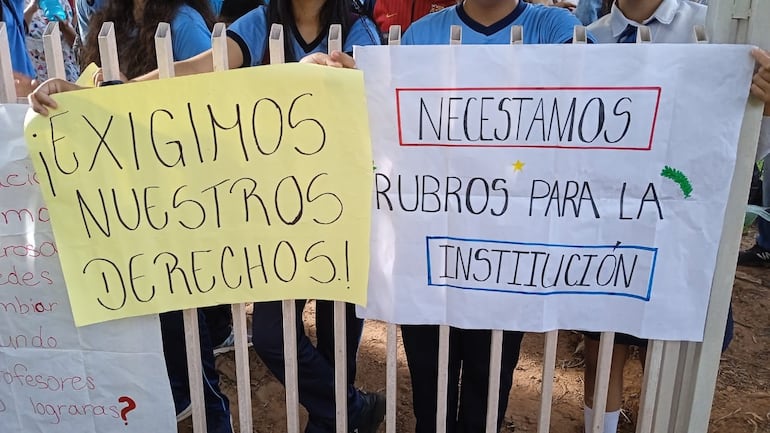 Estudiantes tomaron un colegio por falta de rubros. El MEC quiere evitar este tipo de "conflictos".