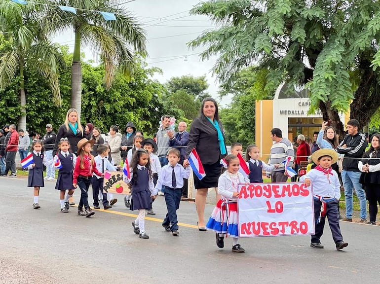 Isla Pucú: celebran 83 años de distritación con colorido desfile cívico