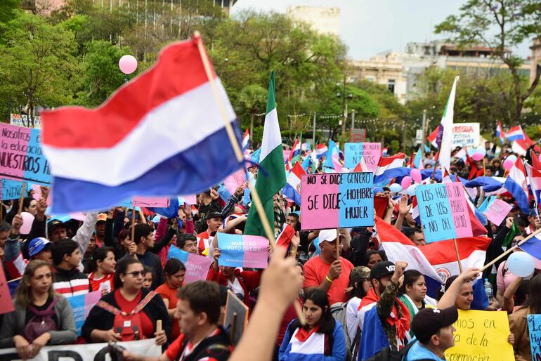 Diversas protesta se produjeron hoy en varios puntos del país contra el Plan Nacional de Transformación Educativa (PNTE).