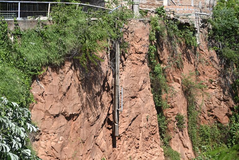 El mirador debía ser arreglado con los bonos aprobados en el 2021, hace tres años.