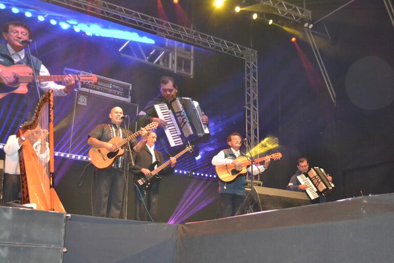 Néstor Damián Girett y Los Misioneros es un grupo clave para muchos festivales.