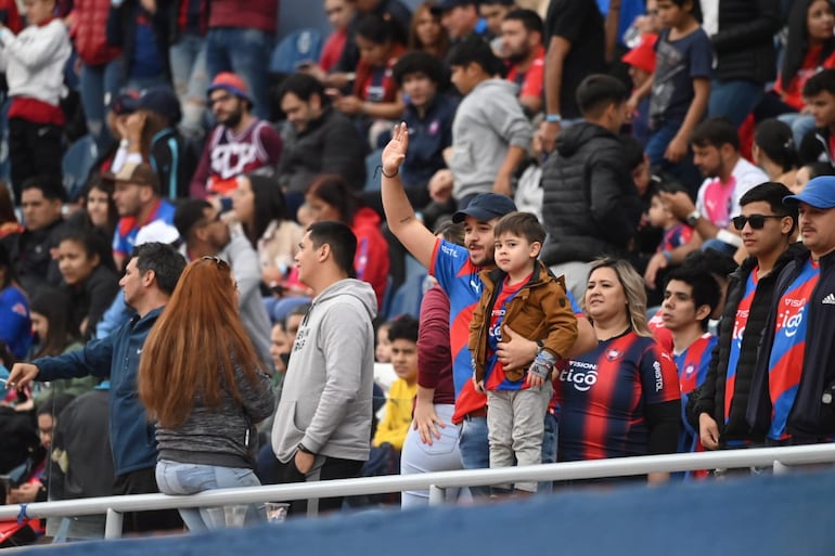 Los hinchas de Cerro Porteño en el sector de preferencias