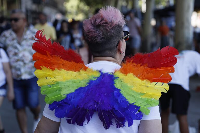 Una persona participa en la marcha del Orgullo LGBTI 2023 el sábado, en Madrid.