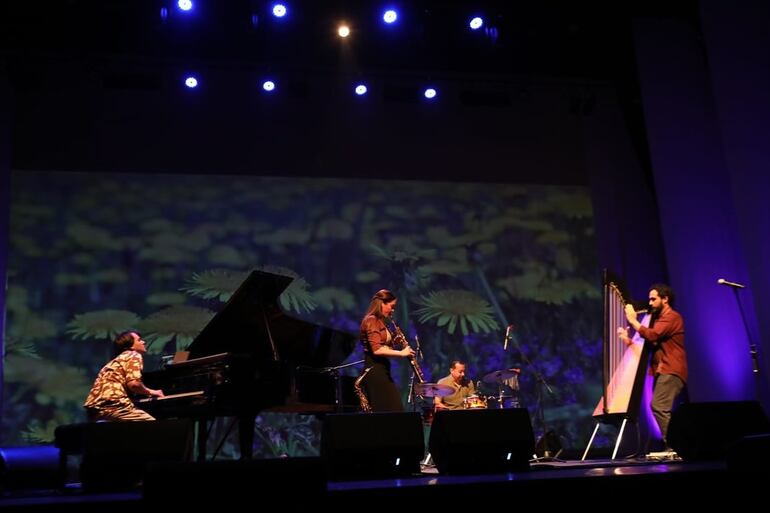 El Juanjo Corbalán Cuarteto cerró la segunda gala del Festival Mundial del Arpa, con una enérgica propuesta y composiciones propias.