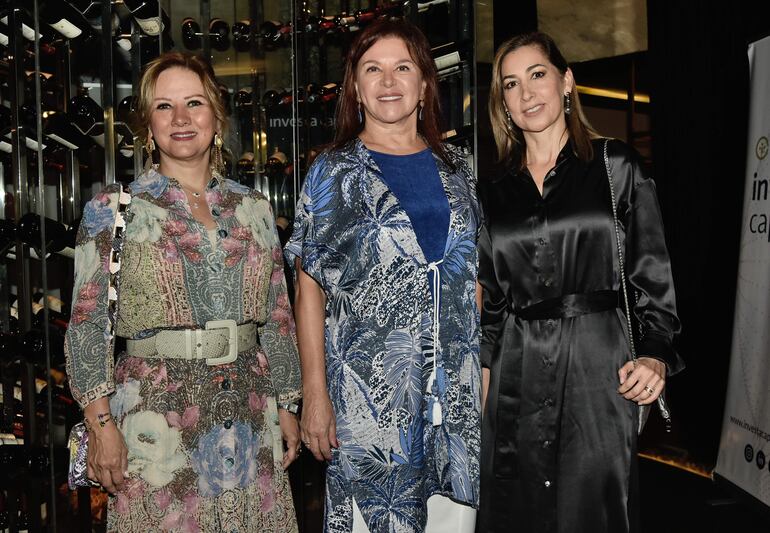 Lourdes Samaniego, Rosa Ismachowiez y Juani López.