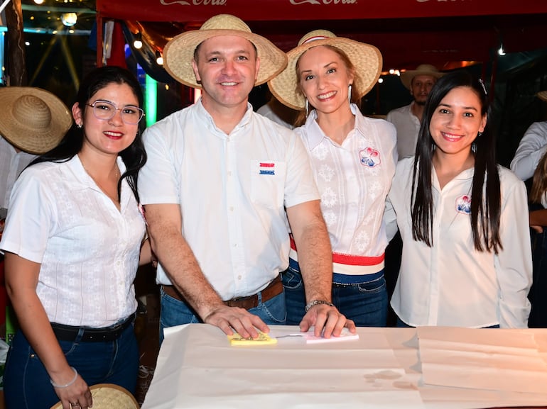 Andrea Aguilera, Nelson Valdez, Sheila Velázquez y Laura Tillería.