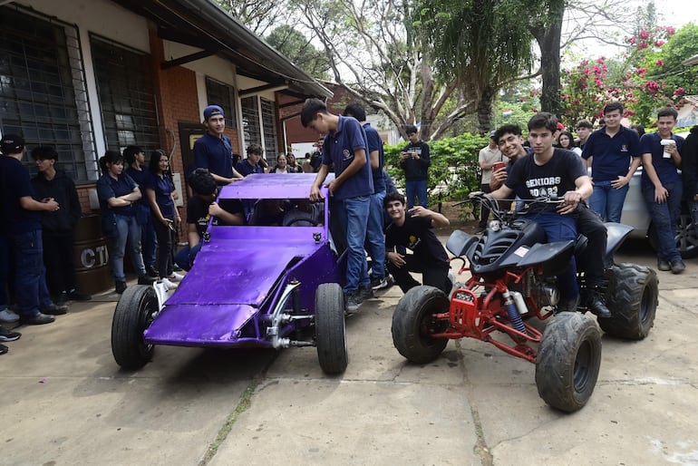 Los estudiantes del Colegio Técnico Nacional (CTN) hicieron las pruebas finales para la expo técnica, que será mañana.