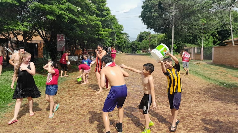 Alegría y sana diversión fue lo que vivieron un grupo de vecinos del barrio Santa Clara de la capital de Misiones.