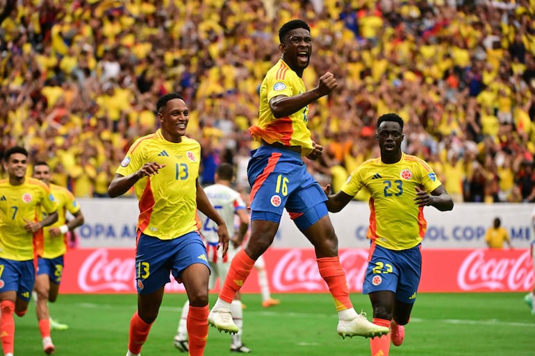 Jefferson Lerma (16), jugador de la selección de Colombia, celebra un gol en el partido frente a Paraguay por la primera fecha del Grupo D de la Copa América 2024 en el NRG Stdium, en Houston, Texas.