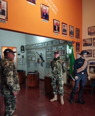 Efectivos de la agrupación de Reserva Naval Activa “Contralmirante Bozzano” acompañaron la jornada por el día internacional de los museos que se desarrolló en el museo de la Guerra del Chaco, “Casa de la Victoria”, en Encarnación.