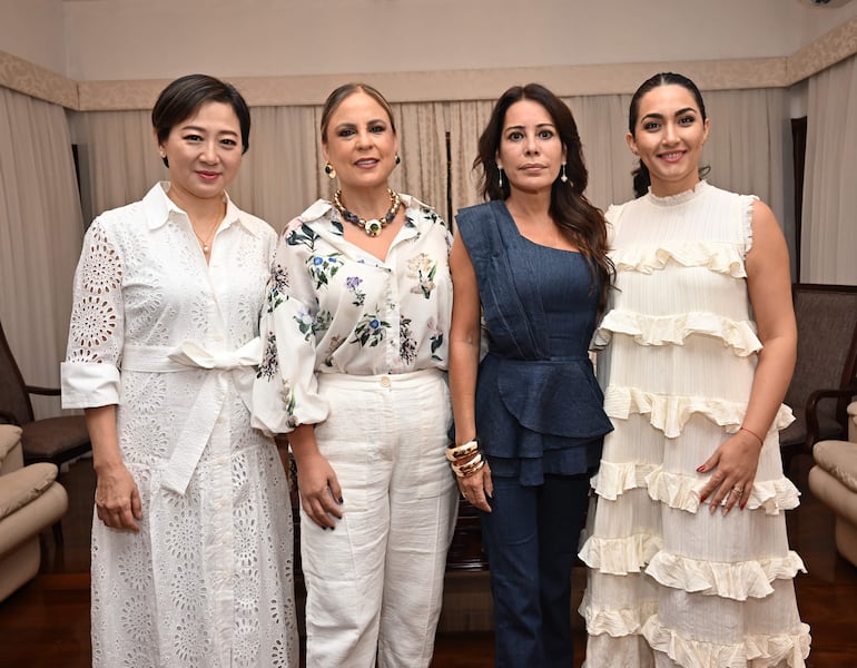 Eileen Wang, Lorena Peralta, María José Morínigo y Julia Sala. 