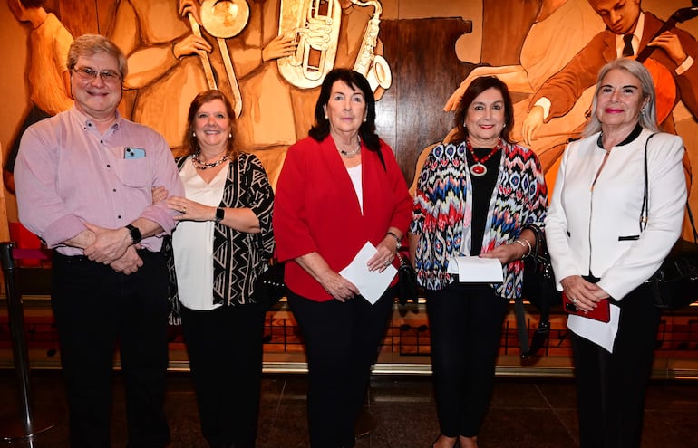 Fidel Gómez, Gudrun Thiede, Cristina Lansac, Chiqui Velázquez y Chachi Viveros.