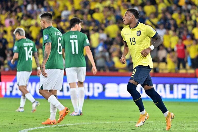 Ecuador's midfielder #19 Gonzalo Plata celebrates after scoring during the 2026 FIFA World Cup South American qualifiers football match between Ecuador and Bolivia at the Monumental Banco Pichincha stadium in Guayaquil, Ecuador, on November 14, 2024. (Photo by MARCOS PIN / AFP)