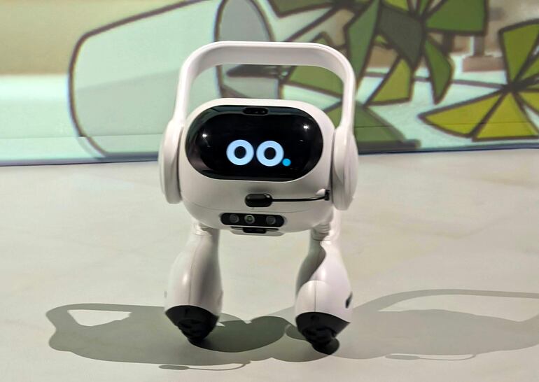 'Agente de IA', un robot doméstico inteligente de LG que busca crear un 'hogar sin trabajo', durante las exhibiciones de la Feria de Electrónica de Consumo (CES).