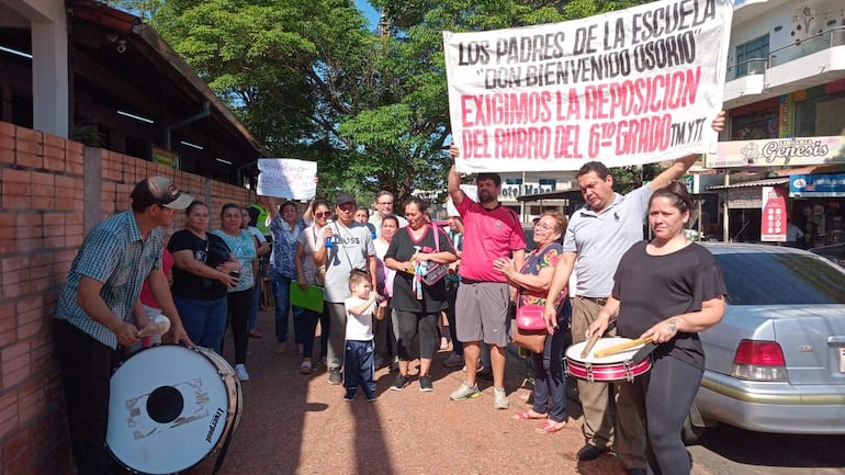 Dirección departamental promete reponer rubros del sexto grado en escuela de Ñemby