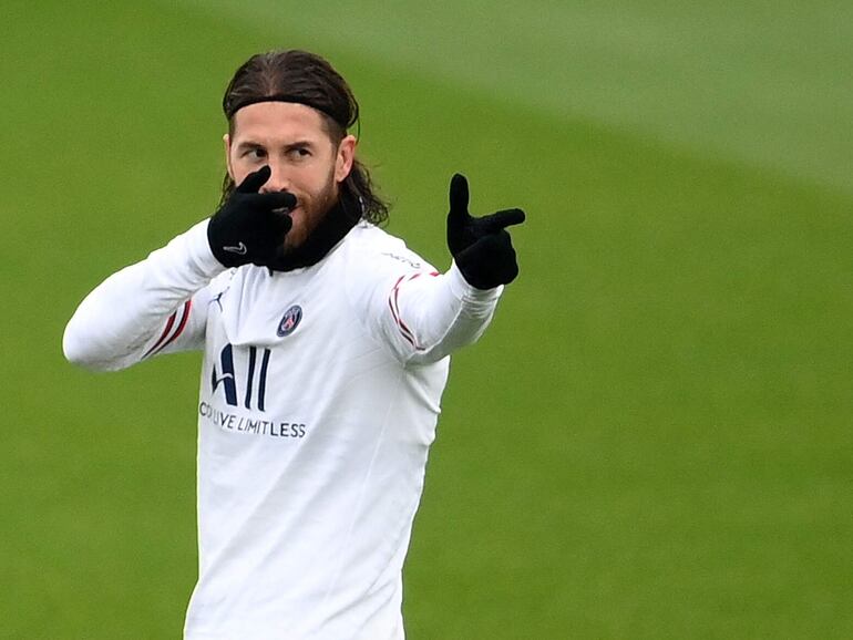 Sergio Ramos, en el entrenamiento del PSG antes del viaje a Inglaterra para medir al Manchester City por la Champions League.