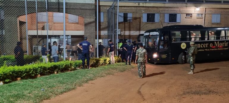 Miembros del Clan Rotela fueron trasladados hasta la Penitenciaria Regional de Misiones.