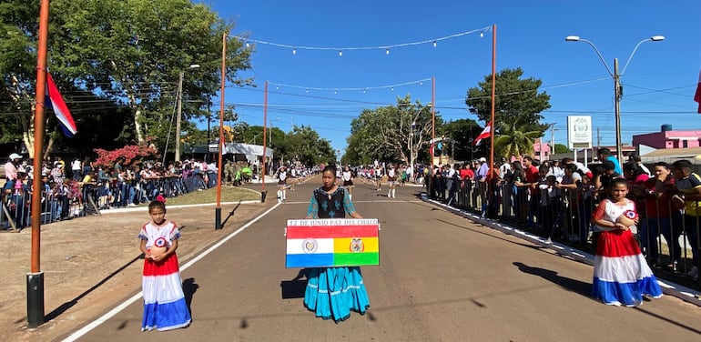 Unas 45 instituciones participaron del tradicional desfile en Yby Yaú.