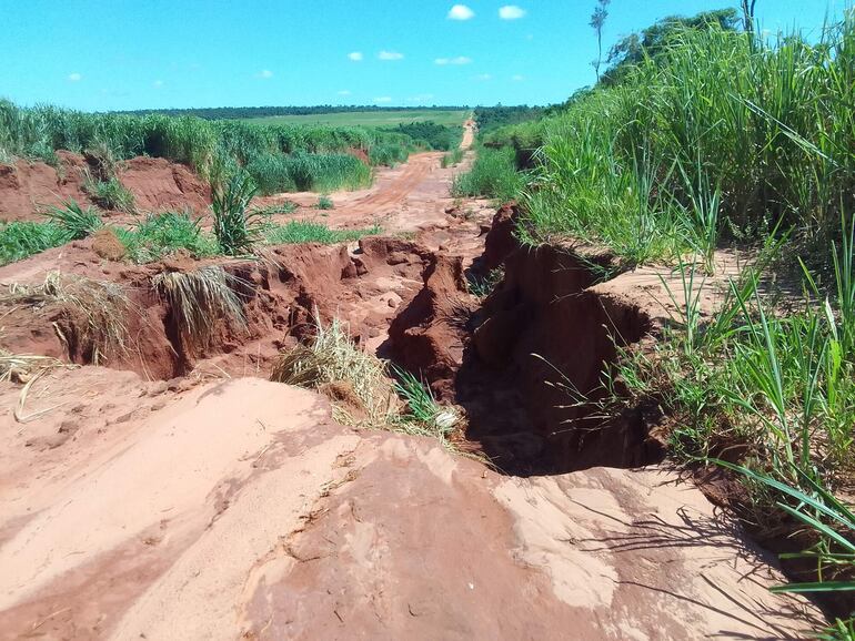 
En varios puntos del trayecto donde los pobladores solicitan la construcción de asfaltado se encuentran intransitables.