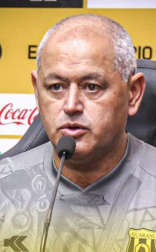 Francisco Javier Arce (52 años), director técnico de Guaraní.