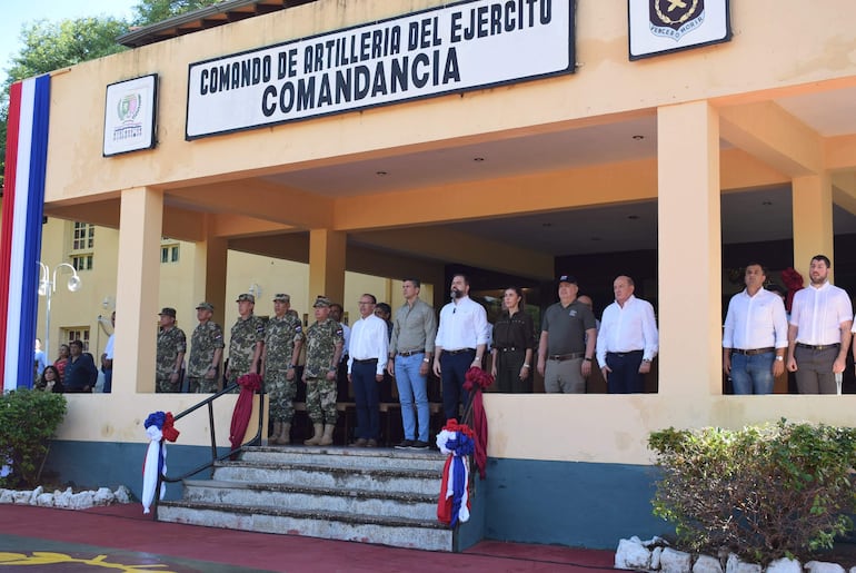 Autoridades militares, policiales, políticas y de los Ministerios de Defensa e Interior participaron del acto de graduación de 106 agentes penitenciarios.