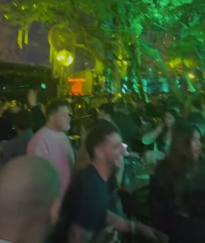 Alejandro Silva, jugador de Olimpia, en una conocida discoteca de Asunción.