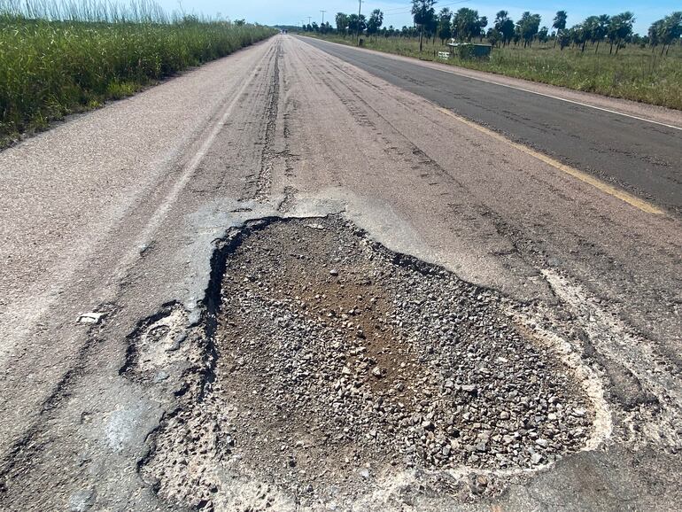 Los baches forman parte del paisaje de la “nueva” carretera que costó millones. Ninguna empresa fue sancionada.