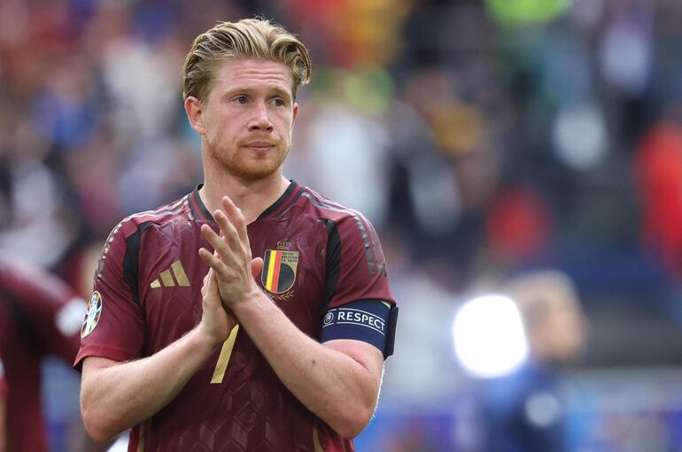 Dusseldorf (Germany), 01/07/2024.- Kevin de Bruyne of Belgium reacts after losing the UEFA EURO 2024 Round of 16 soccer match between France and Belgium, in Dusseldorf, Germany, 01 July 2024. (Bélgica, Francia, Alemania) EFE/EPA/CHRISTOPHER NEUNDORF
