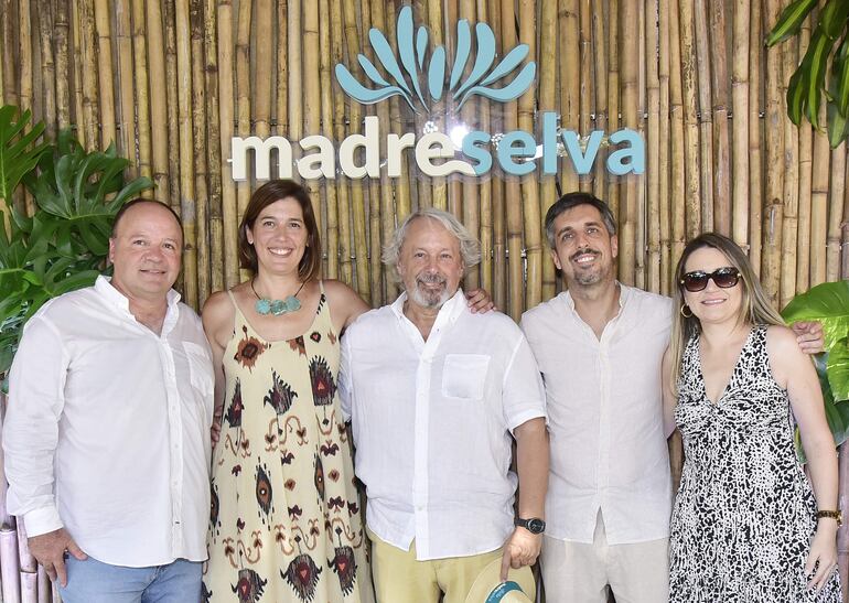 Cristian Valente, Marcia Herrera, Ricardo Tomaselli, Rodrigo Pena y Claudia Mendoza.