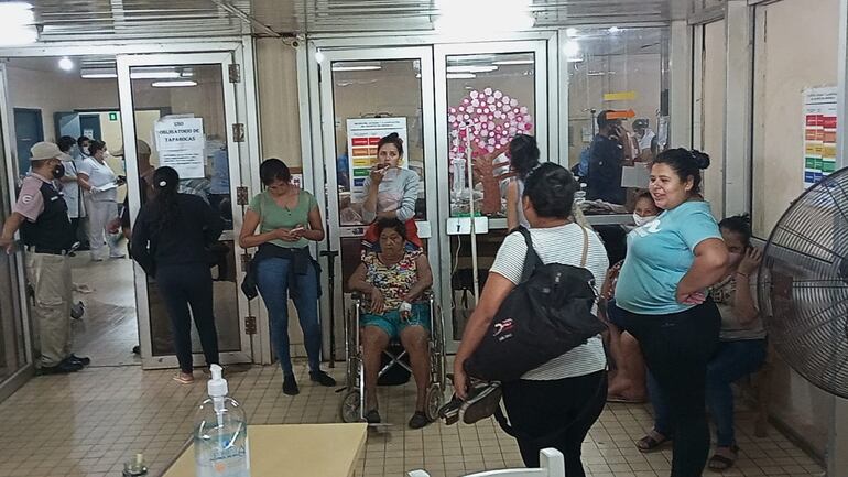 Precarias condiciones de atención médica en el Hospital Nacional de Itauguá.