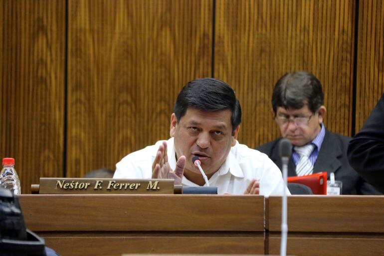 Es Sergio Rojas (no es nestor ferrer), foto prensa diputados