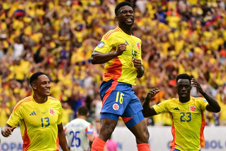 Jefferson Lerma (16), jugador de la selección de Colombia, celebra un gol en el partido frente a Paraguay por la primera fecha del Grupo D de la Copa América 2024 en el NRG Stdium, en Houston, Texas.