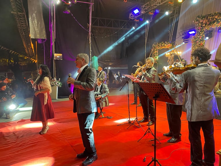 Grupo Los Orrego cerrando la Serenata a la Virgen del Rosario.