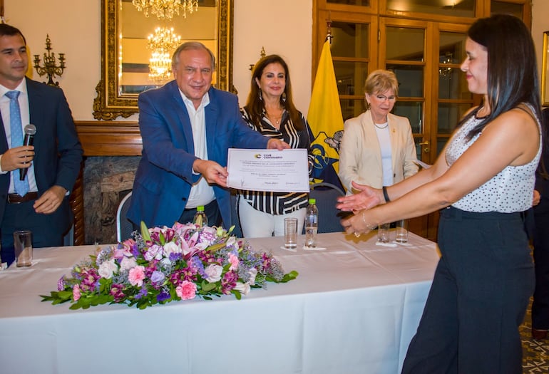 Anoche entregaron los premios a los ganadores del Concurso de Cuentos del Club Centenario.