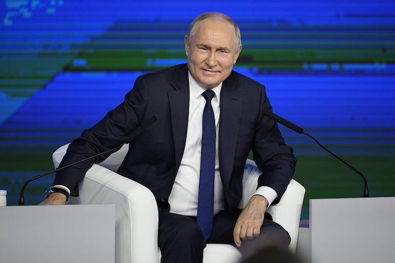 El presidente de Rusia, Vladimir Putin, va por un nuevo periodo de mandato, sin rival electoral. (archivo)