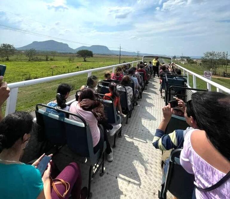 Los visitantes participaron del City Tour y recorrieron los sitios históricos, emblemáticos y naturales de Paraguarí.