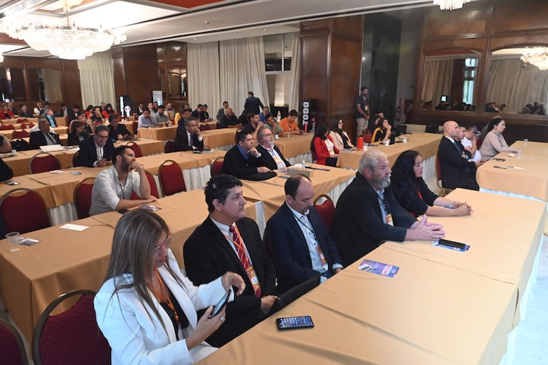 Empresarios y especialistas del rubro de juegos de azar, locales y extranjeros, participaron ayer en el "5° Conversatorio de Juegos de Azar”, en el Hotel Guaraní.