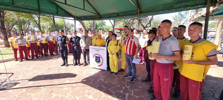 Miembros de la organización solidaria San Juan se Mueve realizan la gran maratón solidaria para los miembros del cuerpo de Bomberos Voluntarios K42 de la capital de Misiones.