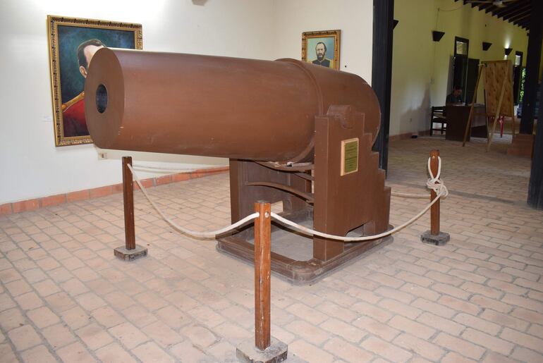 La réplica del Cañón Cristiano se puede observar en el museo de La Rosada. Dicho cañón fue construido con campanas donadas por las iglesias del Paraguay.