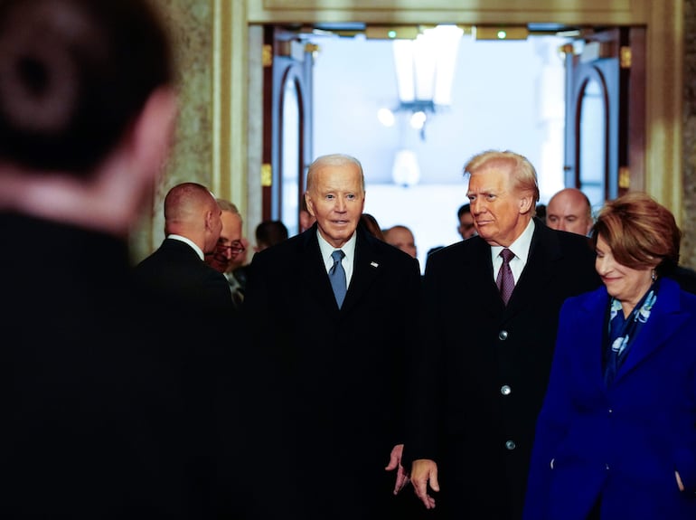 El presidente Joe Biden y el presidente electo Donald Trump llegan antes de la 60ª ceremonia inaugural, que se celebrará el 20 de enero de 2025 en el Capitolio de Estados Unidos, en Washington, D.C. Trump se convertirá en el 47º presidente de Estados Unidos en una ceremonia de investidura poco habitual en un espacio cerrado.
