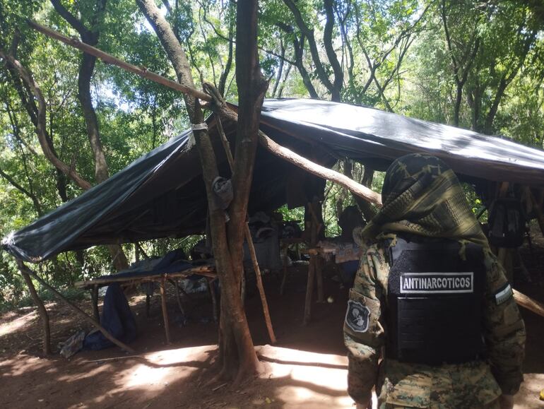 Campamento utilizado por los cultivadores de marihuana.