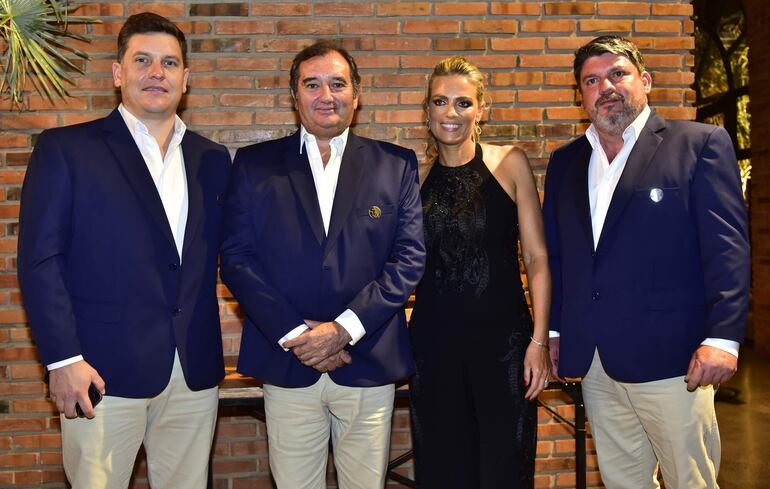 Guillermo Sisul, vicepresidente; Miguel Reinau, presidente del gremio; Karen Soutter y Luis Magrini, de la comisión técnica.