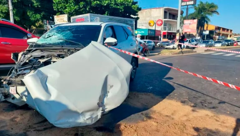 Así quedó la camioneta de Francisco Cano luego del triple choque ocurrido en la mañana del 17 de febrero en Luque.