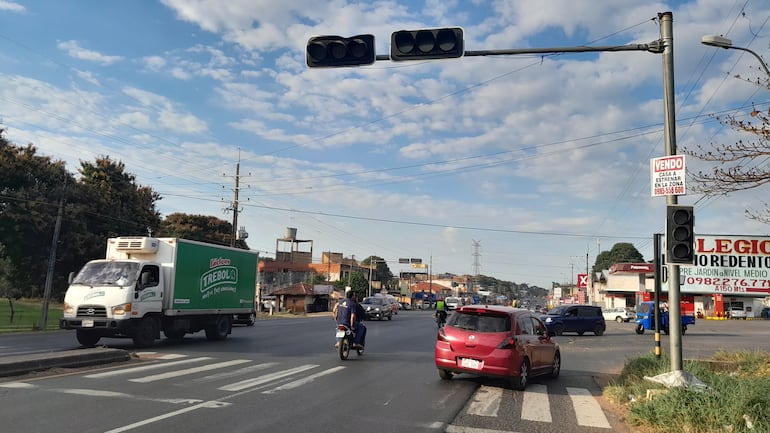 Los semáforos instalados en la ruta PY 01 y Pai Américo Ferreira de San Antonio no funcionan hace varios meses, según los vecinos.