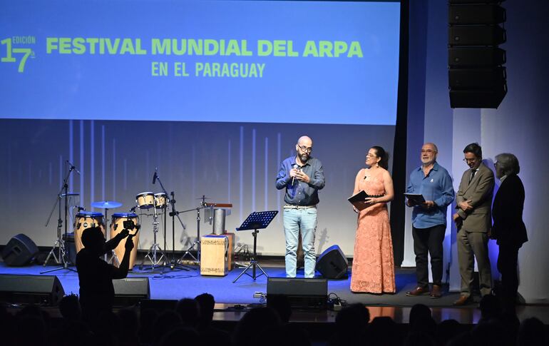 Roberto Galeano Monti, María Gloria Alarcón, José Antonio Galeano, Ney Canani y Aníbal Saucedo.