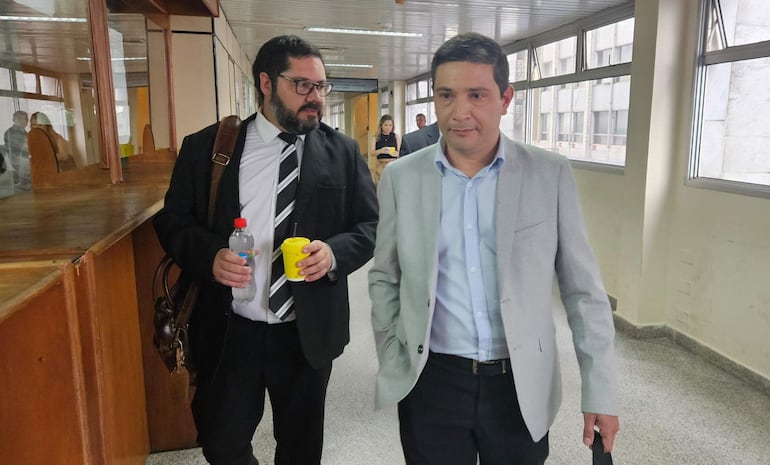 Juan Villalba, antes de ingresar al juzgado para proseguir con su audiencia preliminar.