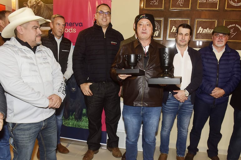 Entrega de los premios a los campeones de la raza Angus.