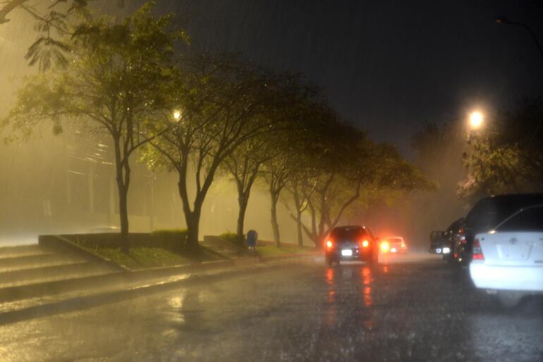 Lluvias intensas y de corta duración afectarán a varios departamentos.